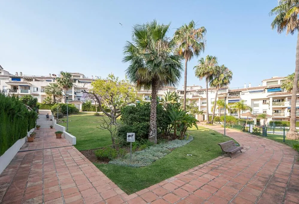 Flat -Puerto Banus -6 A 8 Persons-Pool-Parking Apartment Marbella